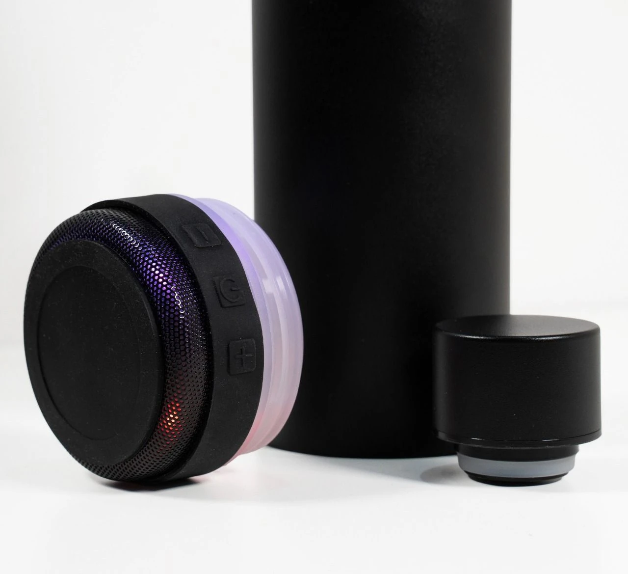 High-quality stainless steel insulated mug with speaker